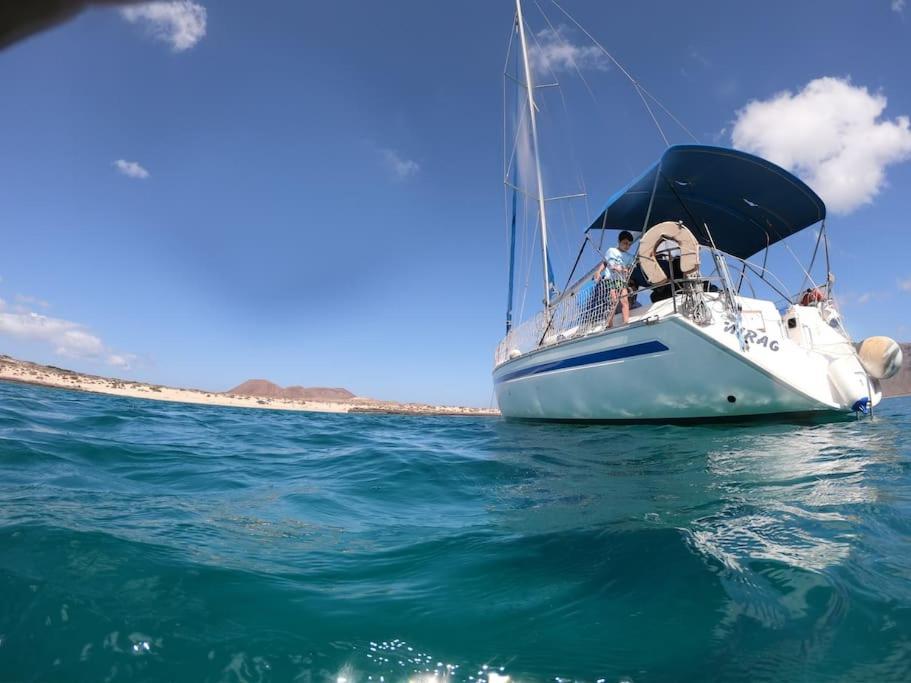 Magnifico Barco En La Graciosa Otel Caleta de Sebo Dış mekan fotoğraf