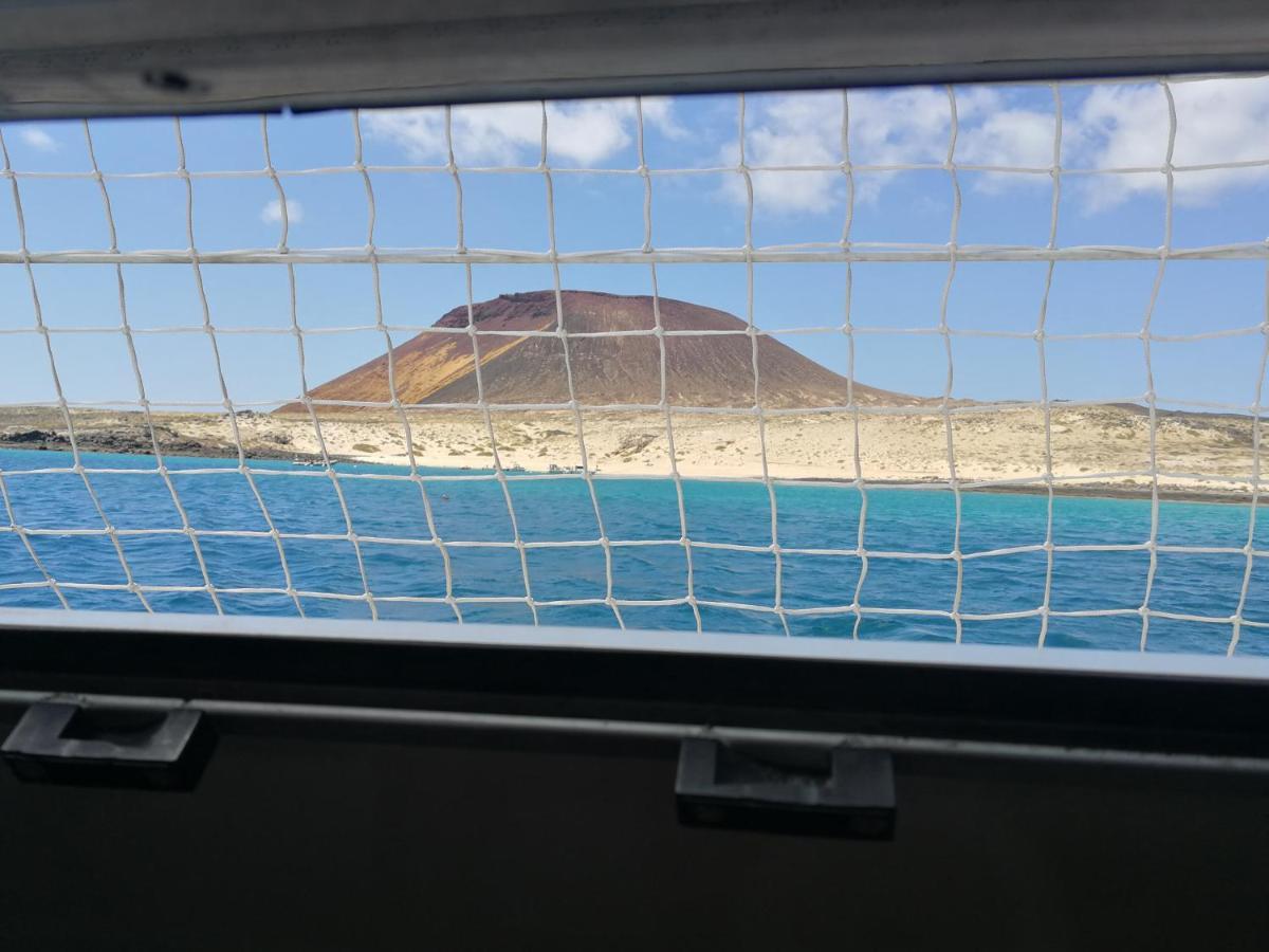 Magnifico Barco En La Graciosa Otel Caleta de Sebo Dış mekan fotoğraf