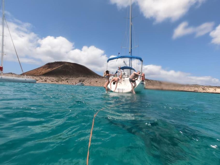 Magnifico Barco En La Graciosa Otel Caleta de Sebo Dış mekan fotoğraf