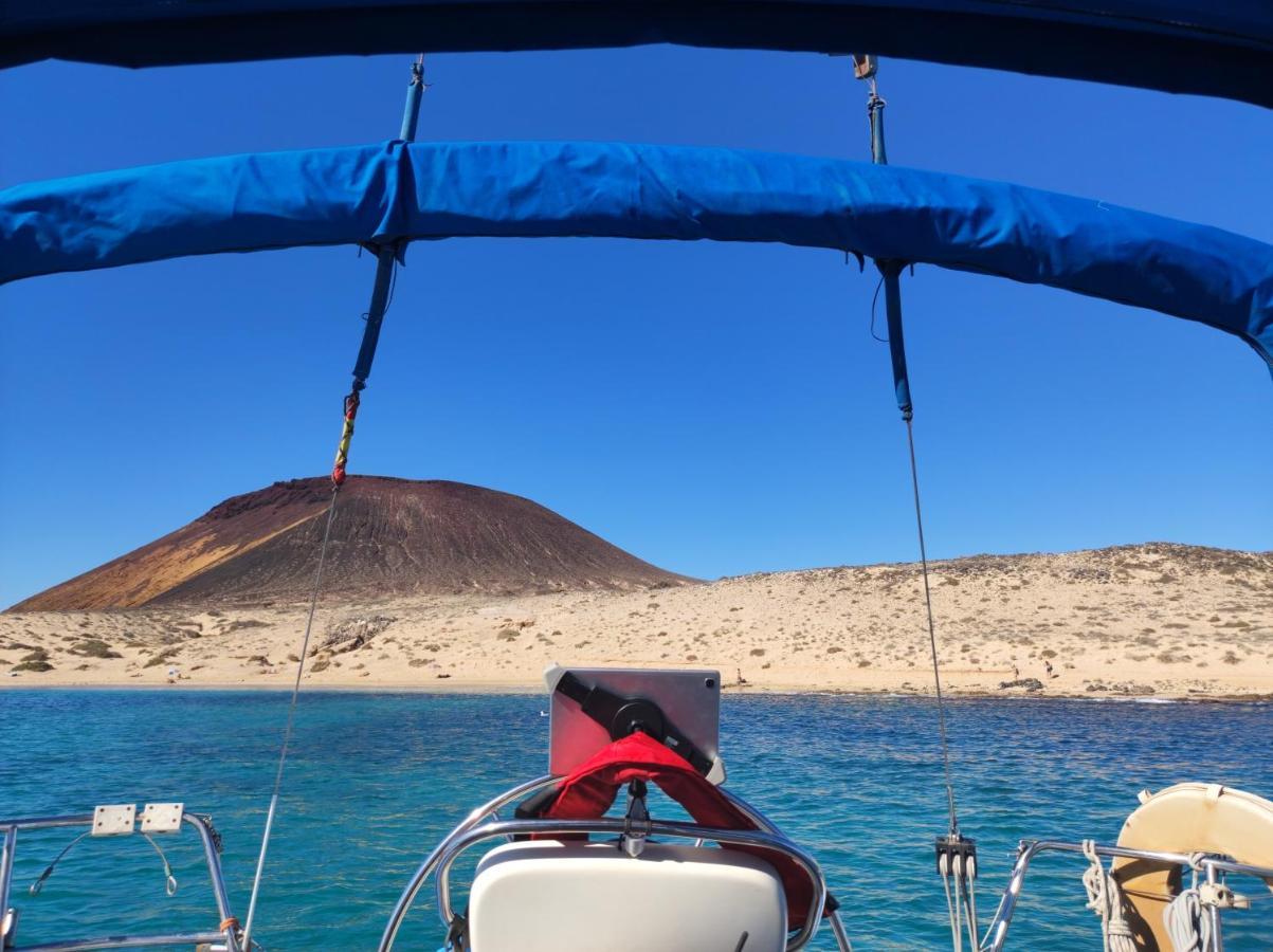 Magnifico Barco En La Graciosa Otel Caleta de Sebo Dış mekan fotoğraf
